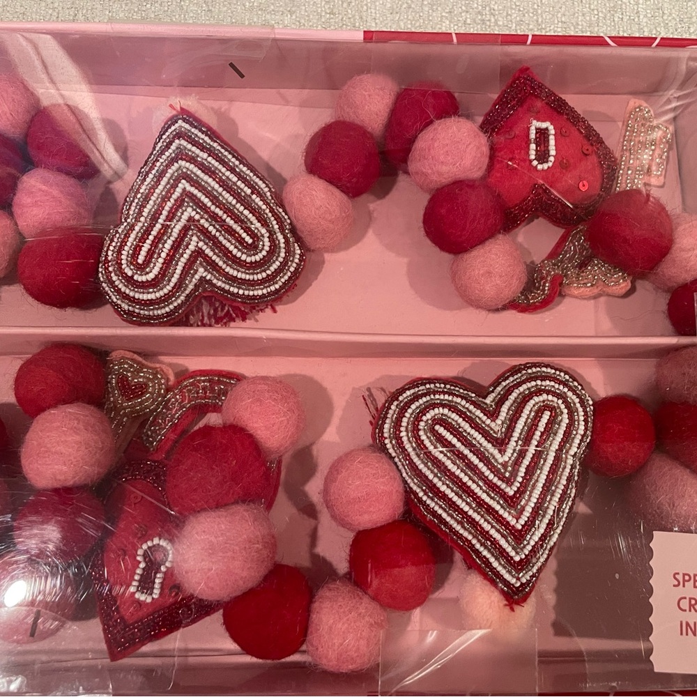NWT Valentine’s Beaded Hearts 6 Ft. GARLAND